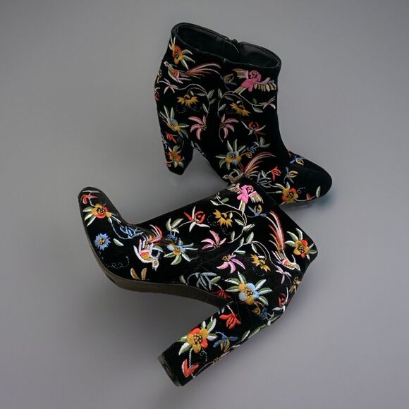 Lulus Black Velvet Embroidered Ankle Booties Bohemian Festival Boots Sz 7 - Picture 1 of 13